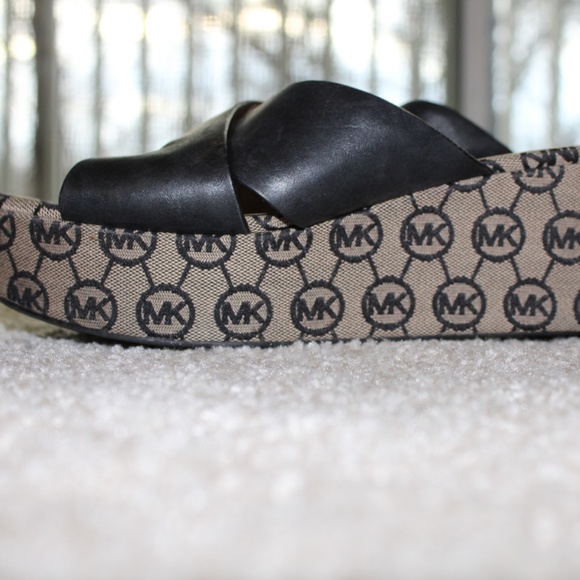 Michael Kors Shoes - 💥CLEARANCE 💥MICHAEL KORS Black/Tan Wedge Sandal